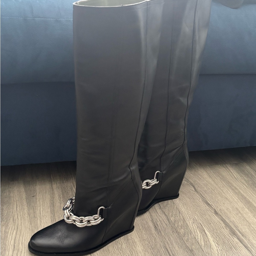 Black leather knee with silver chain from Zara in good condition sz 40EU .